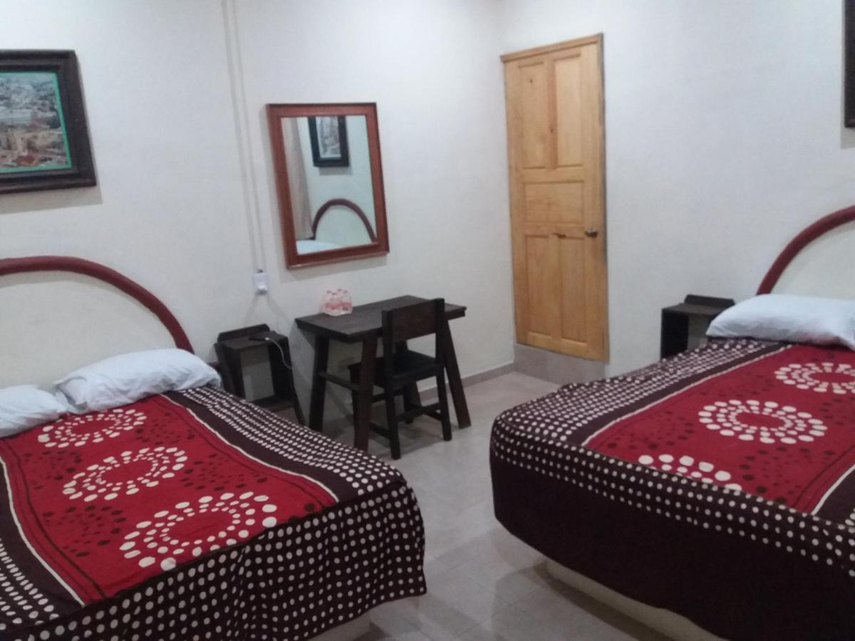 De La Condesa 2*
